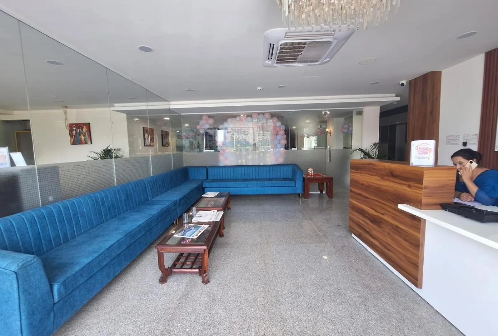 Rr Galaxy Hotel Gurgaon