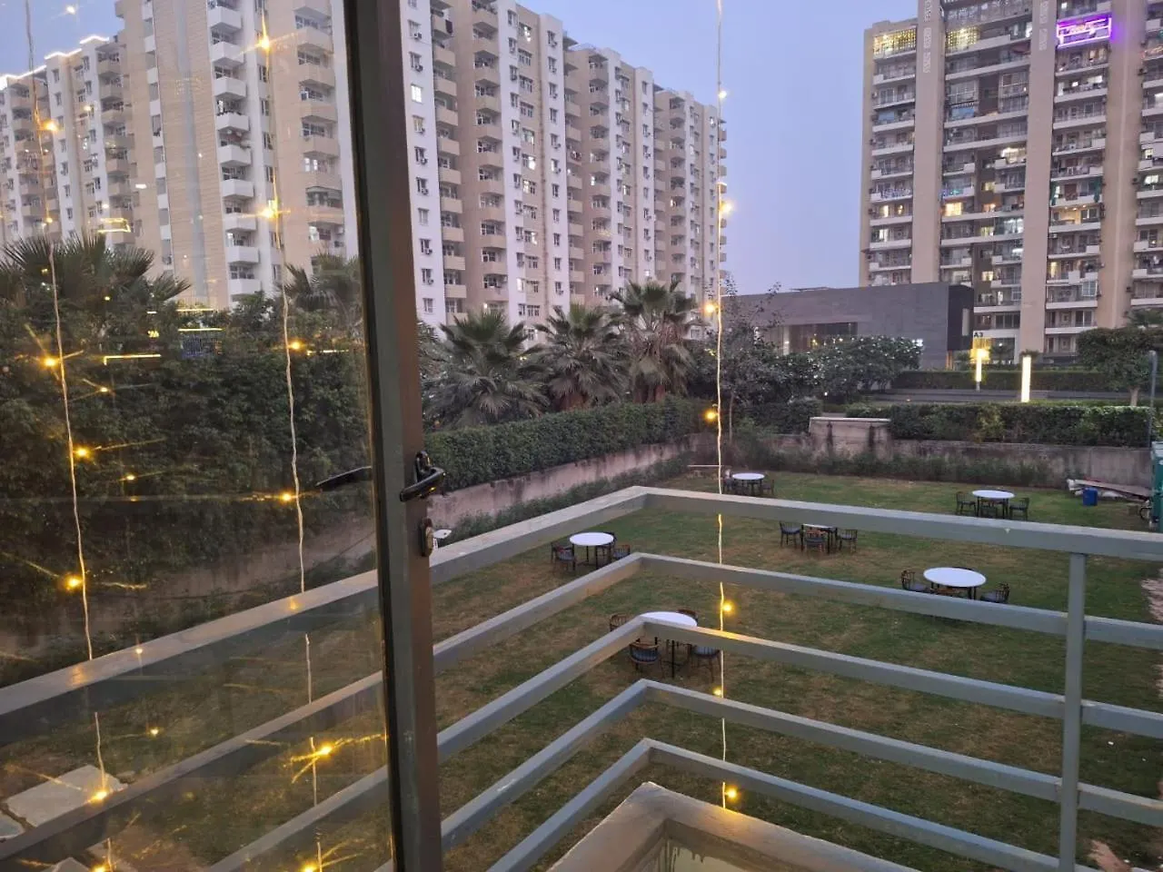 Rr Galaxy Hotel Gurgaon